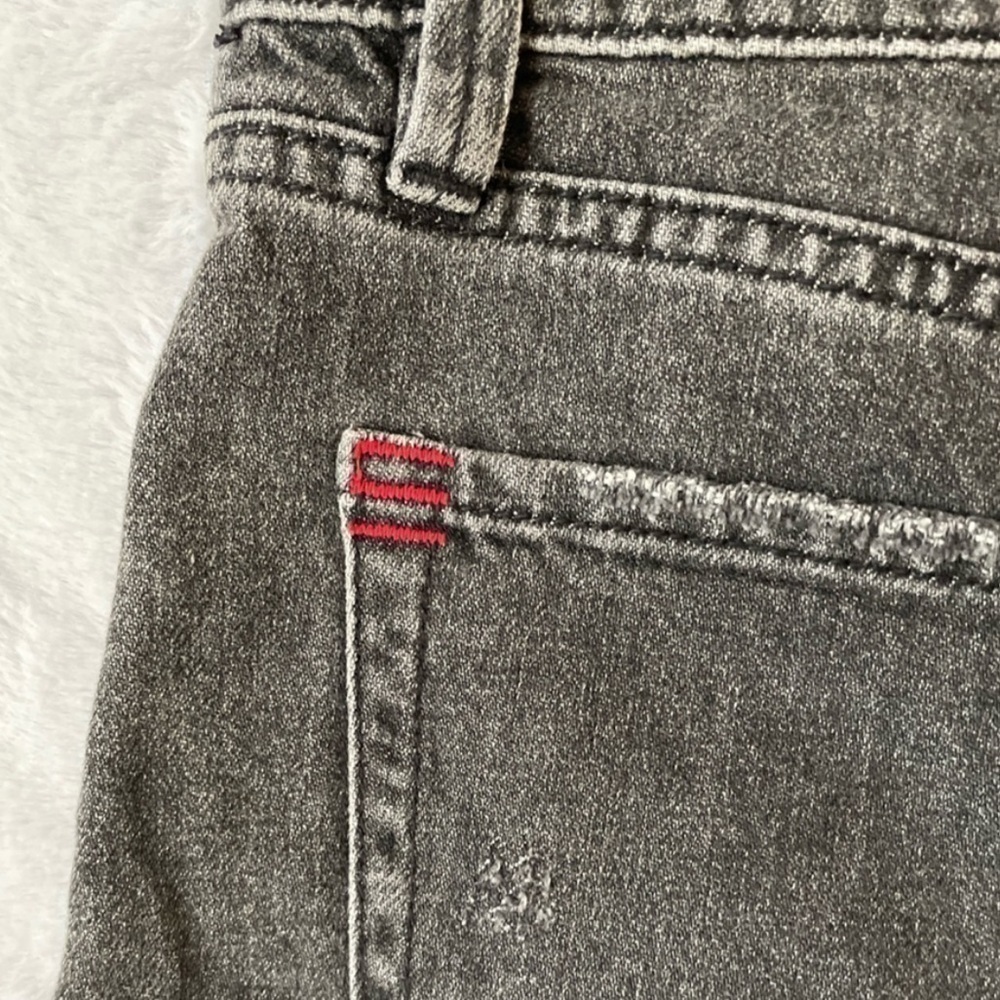 URBAN Outfitters BDG Gray Distressed Denim
Mini Skirt Medium - Picture 4 of 7
